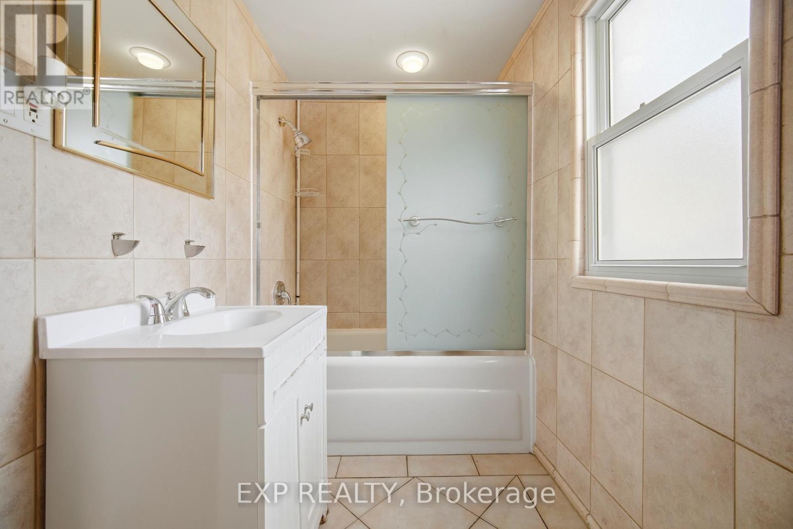 2065 Westfield Drive, Mississauga, Ontario  L4Y 1P2 - Photo 26 - W13105880