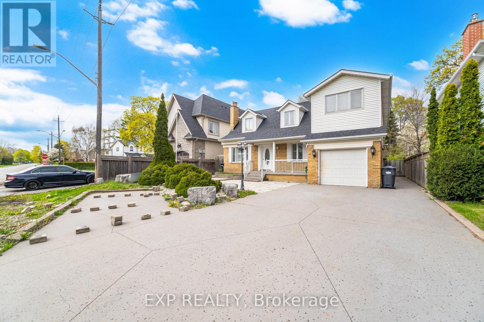 2065 Westfield Drive, Mississauga, Ontario  L4Y 1P2 - Photo 3 - W13105880