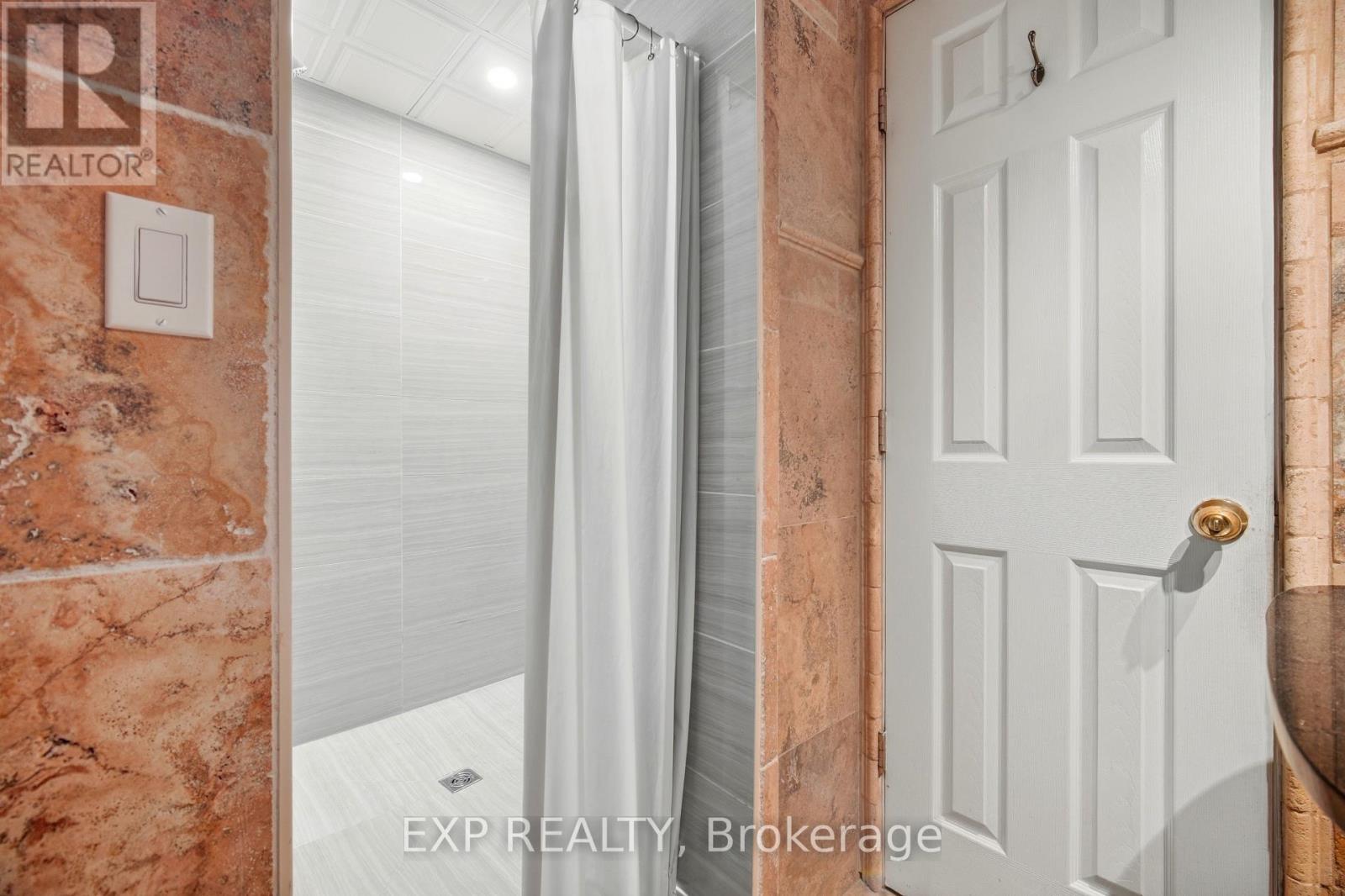 2065 Westfield Drive, Mississauga, Ontario  L4Y 1P2 - Photo 35 - W13105880