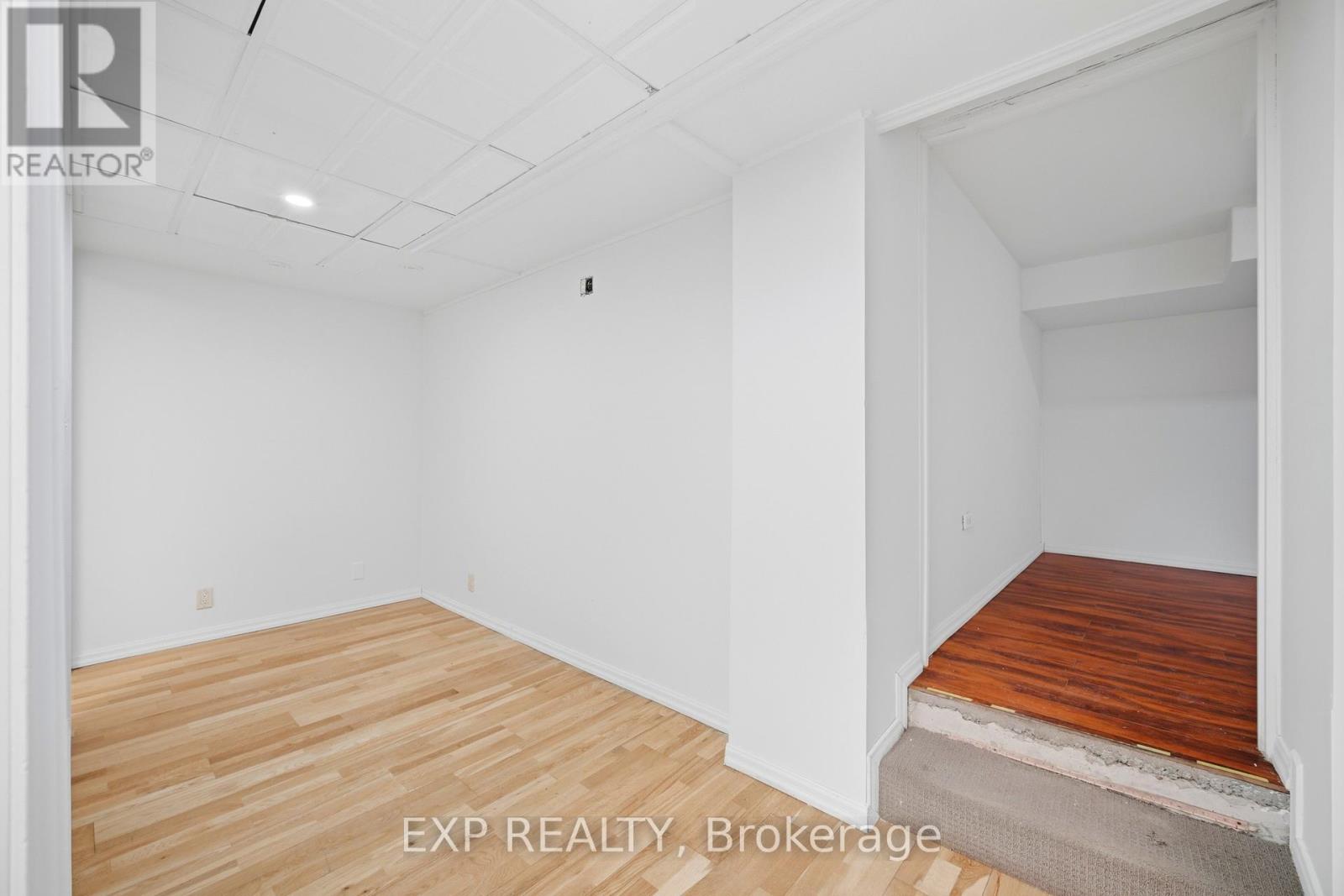 2065 Westfield Drive, Mississauga, Ontario  L4Y 1P2 - Photo 39 - W13105880