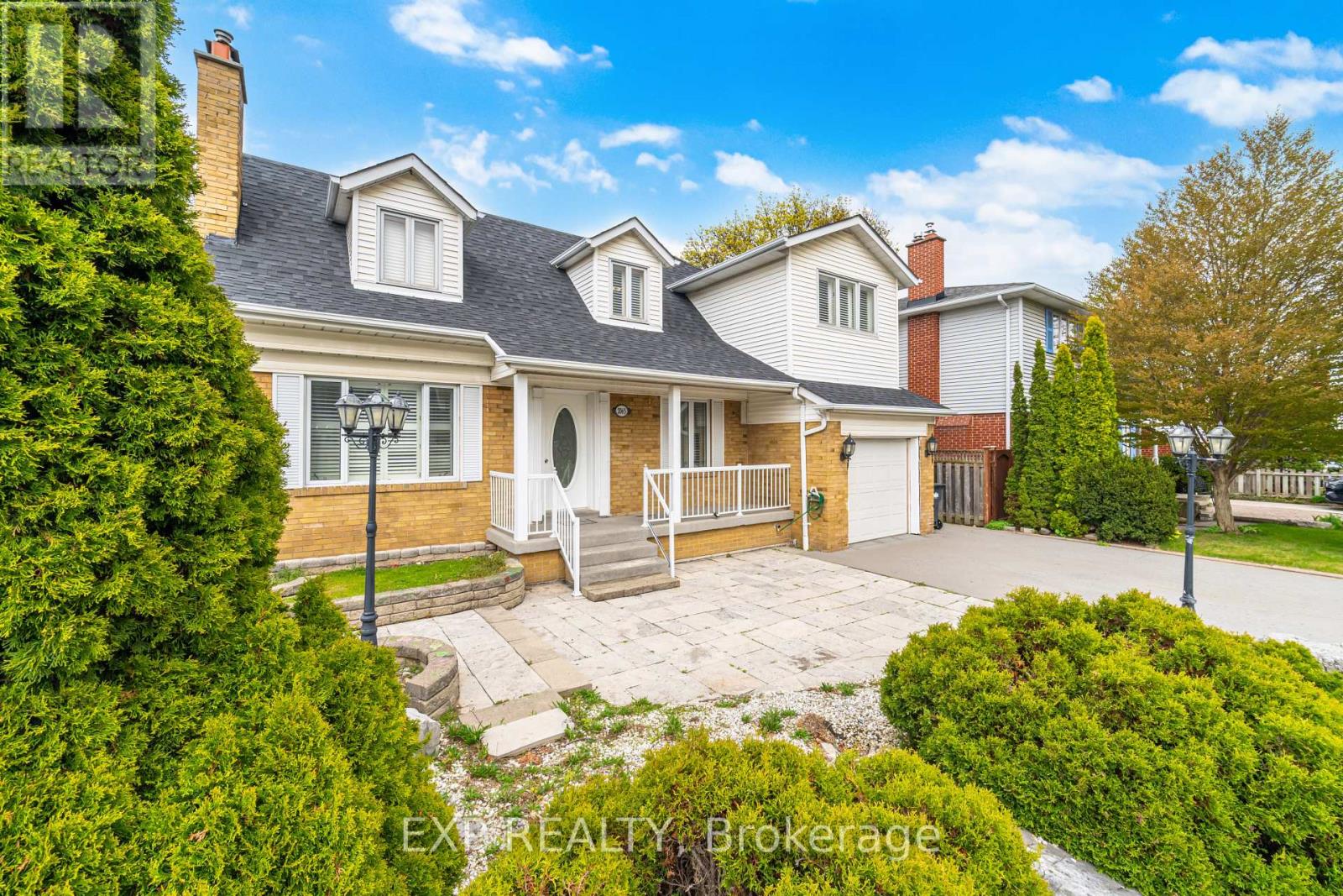 2065 Westfield Drive, Mississauga, Ontario  L4Y 1P2 - Photo 4 - W13105880