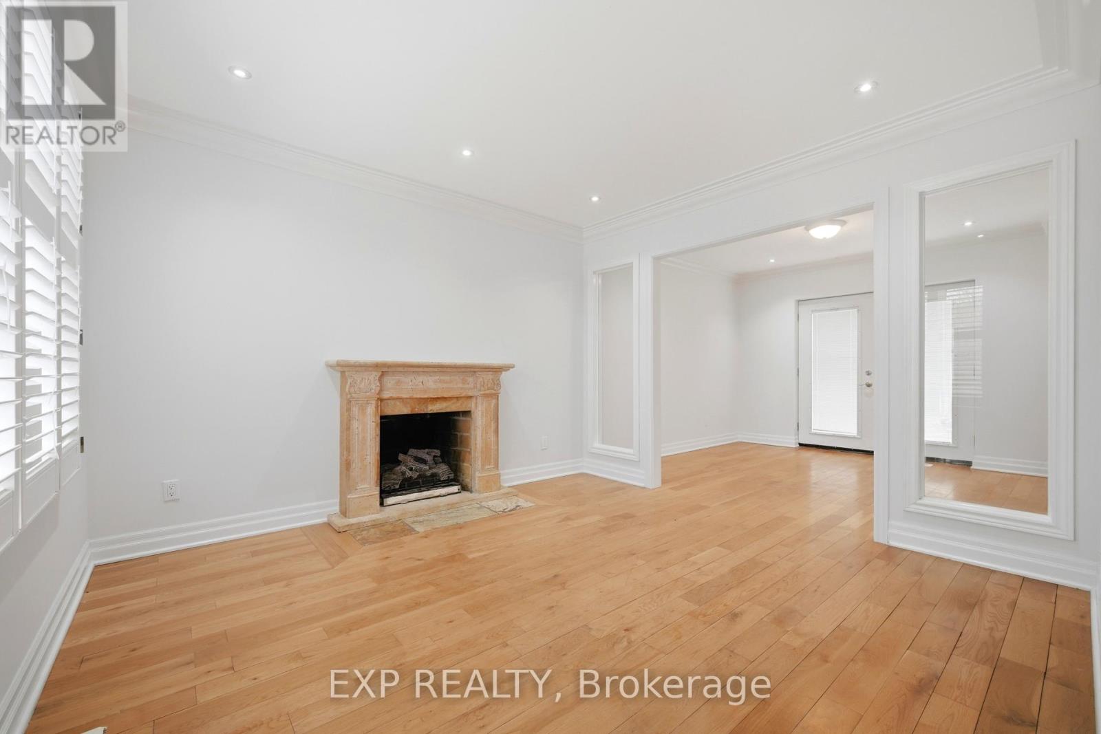 2065 Westfield Drive, Mississauga, Ontario  L4Y 1P2 - Photo 7 - W13105880