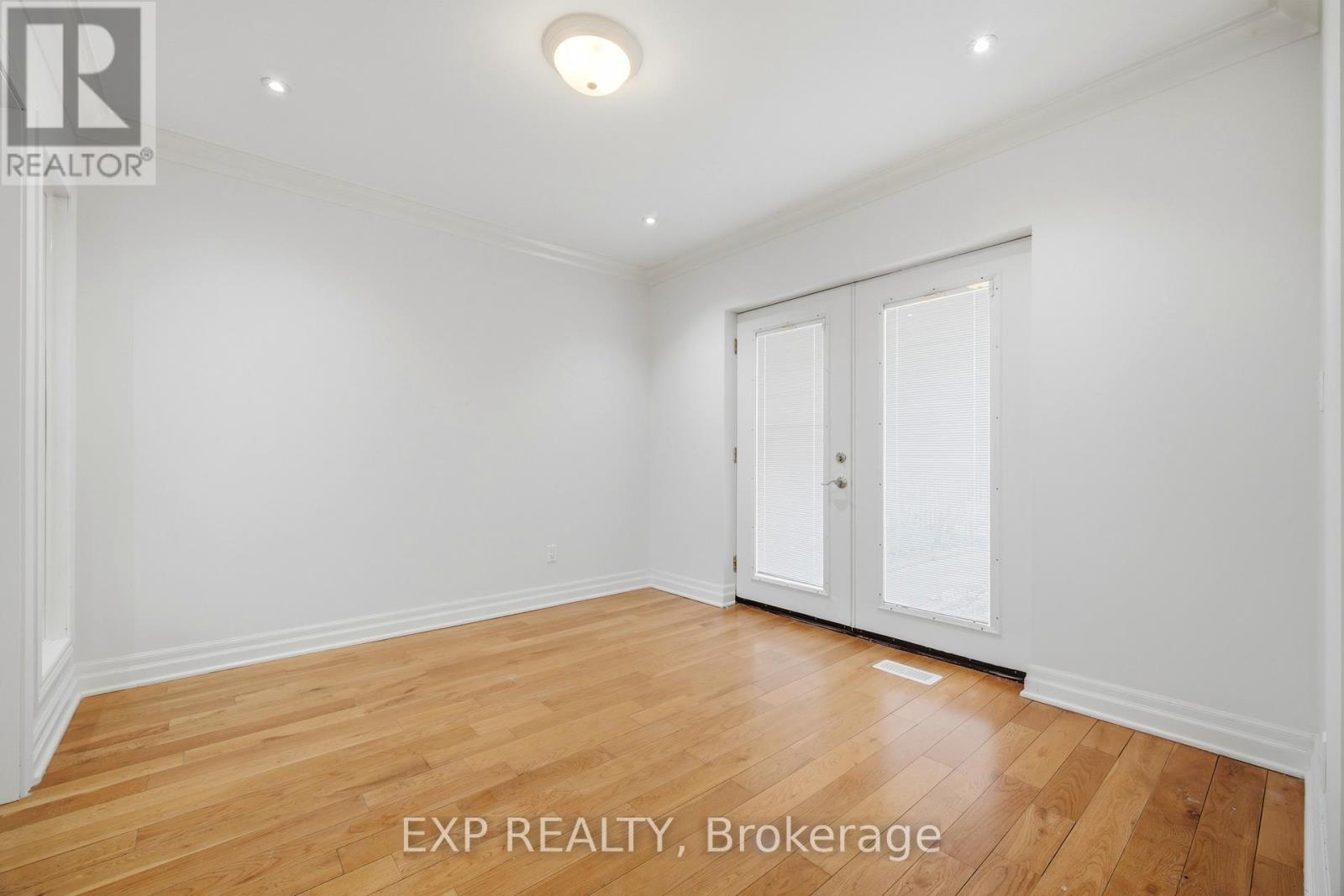 2065 Westfield Drive, Mississauga, Ontario  L4Y 1P2 - Photo 9 - W13105880