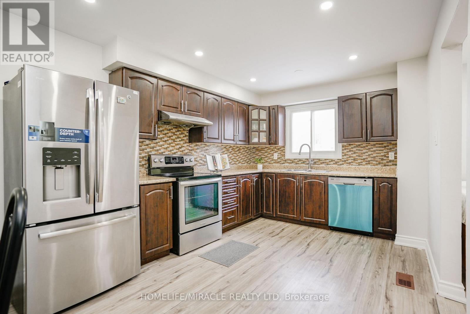 15 HEATHERSIDE COURT, Brampton, Ontario