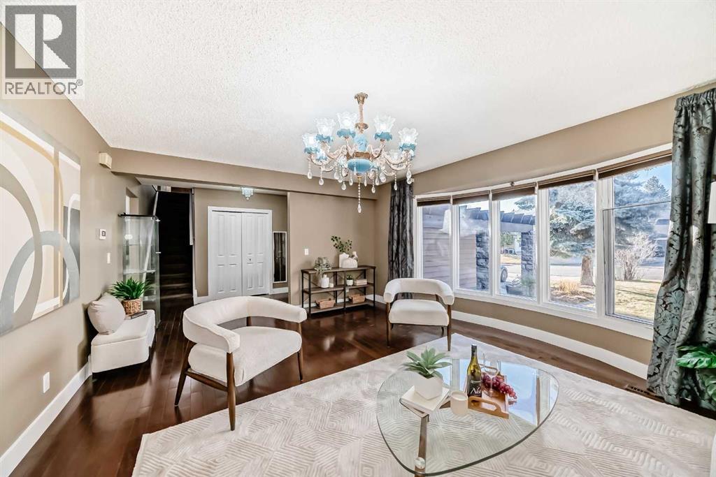 36 Varsity Estates Court NW, Calgary, Alberta  T3B 5B1 - Photo 4 - A2309513