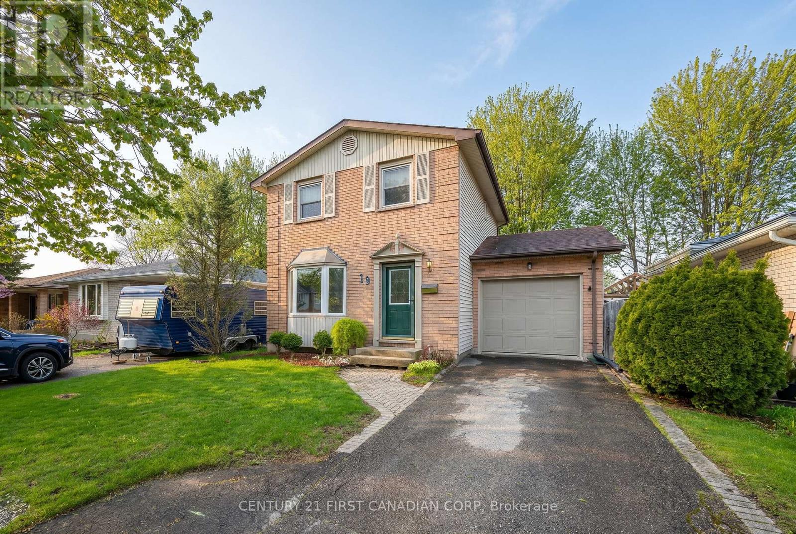 19 CLARA CRESCENT, London South, Ontario