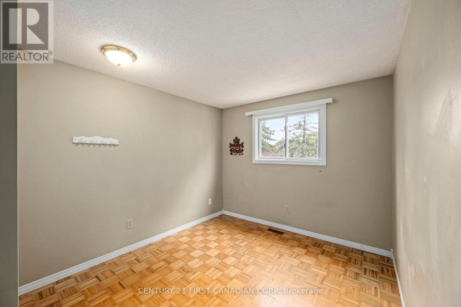 19 Clara Crescent, London South, Ontario  N6E 3G2 - Photo 18 - X13105932