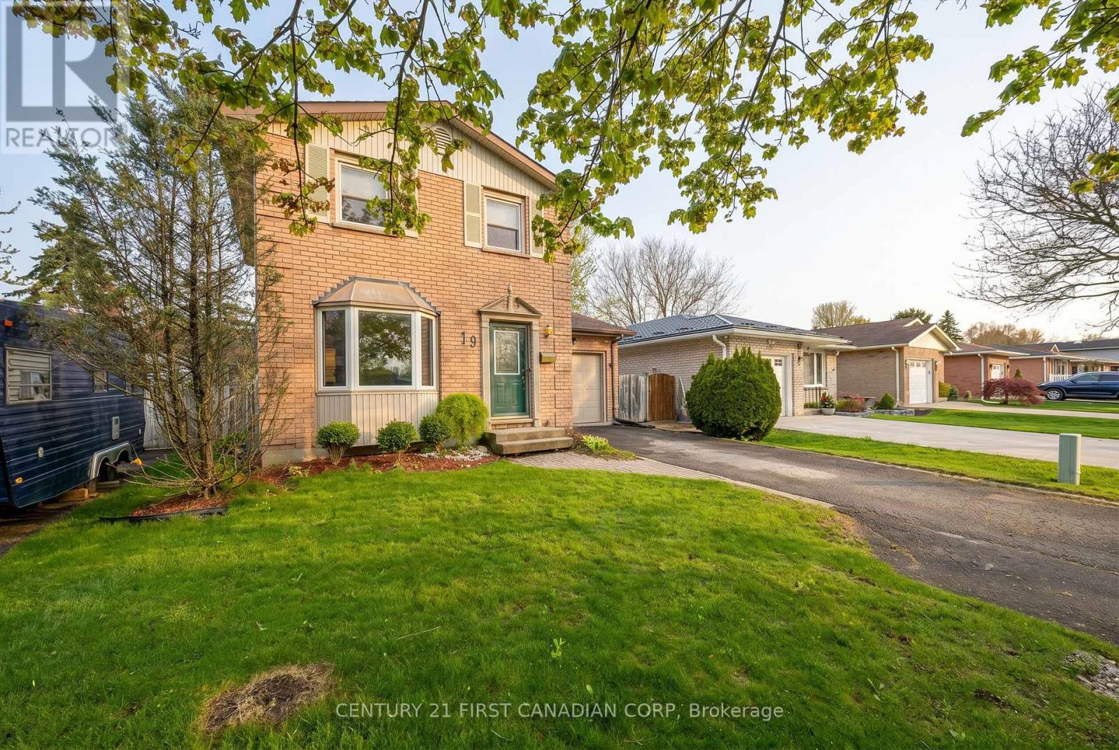 19 Clara Crescent, London South, Ontario  N6E 3G2 - Photo 2 - X13105932