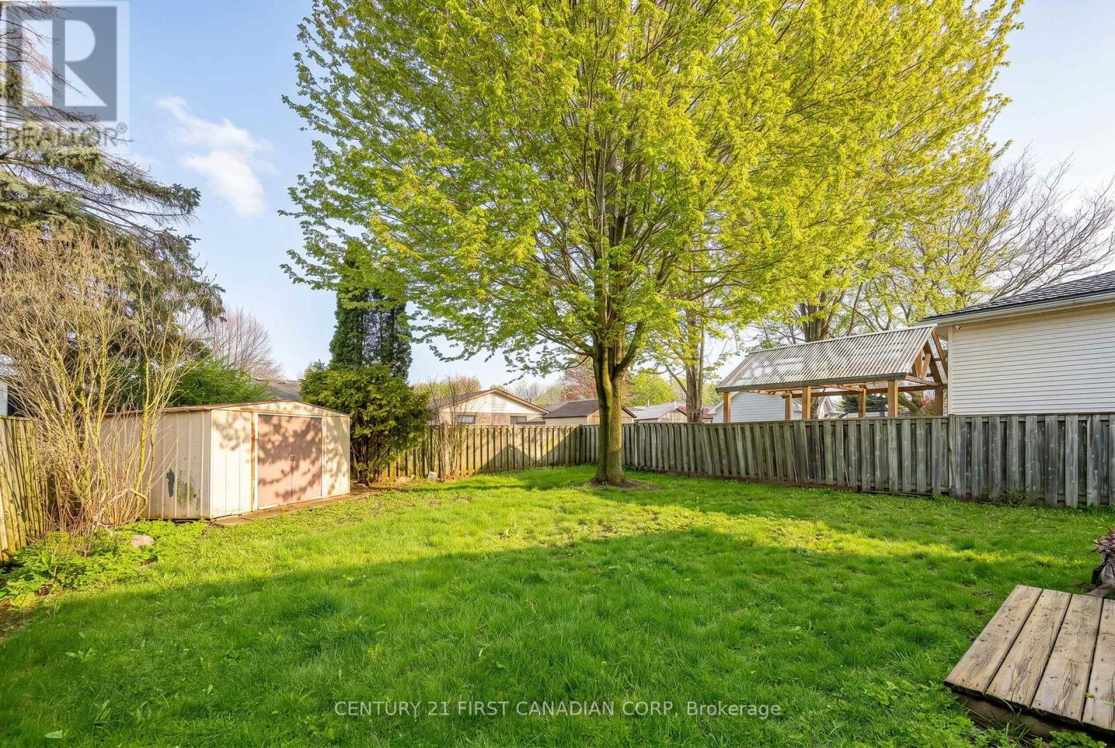 19 Clara Crescent, London South, Ontario  N6E 3G2 - Photo 4 - X13105932