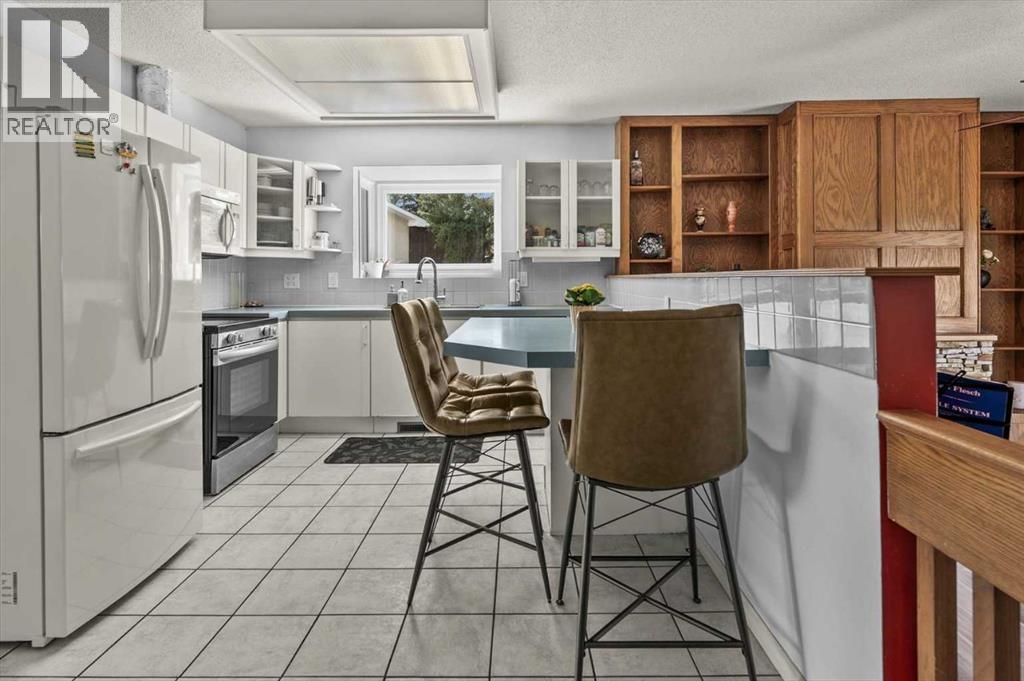 740 Canfield Place SW, Calgary, Alberta  T2W 1K6 - Photo 11 - A2309607