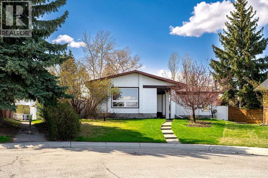 740 Canfield Place SW, Calgary, Alberta  T2W 1K6 - Photo 3 - A2309607