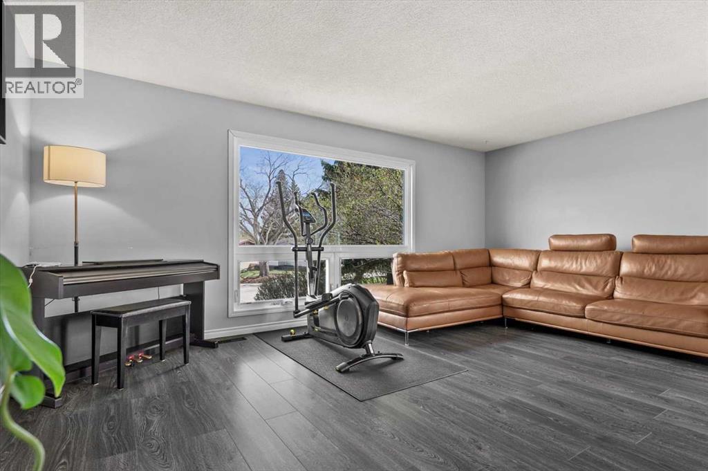 740 Canfield Place SW, Calgary, Alberta  T2W 1K6 - Photo 6 - A2309607