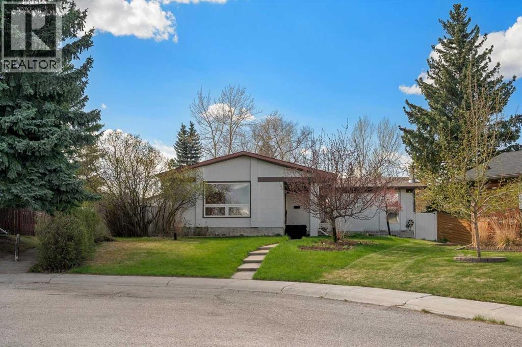 740 Canfield Place SW, Calgary, Alberta  T2W 1K6 - Photo 2 - A2309607