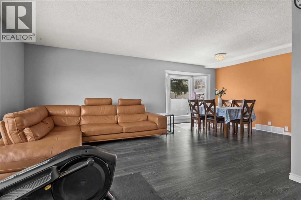 740 Canfield Place SW, Calgary, Alberta  T2W 1K6 - Photo 7 - A2309607