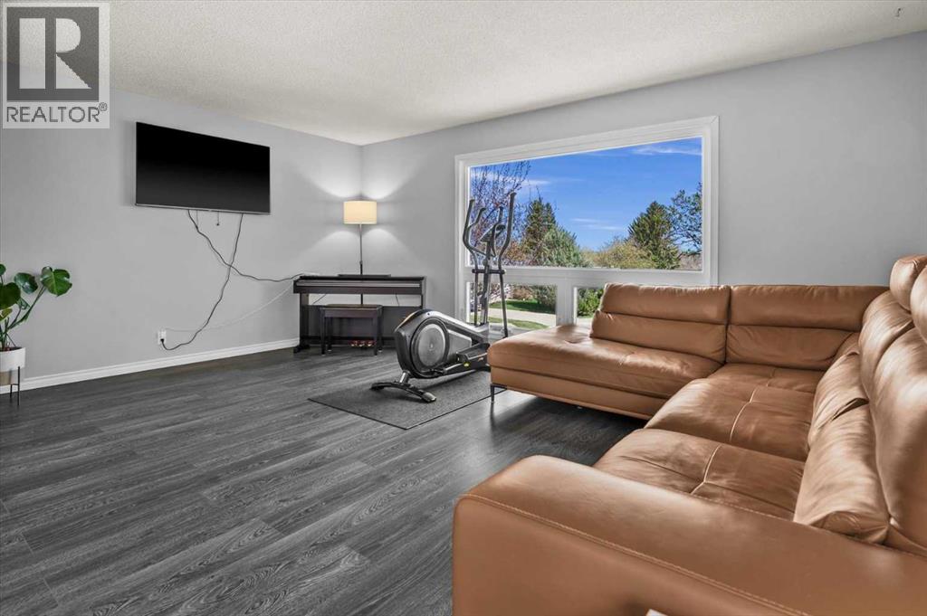 740 Canfield Place SW, Calgary, Alberta  T2W 1K6 - Photo 8 - A2309607