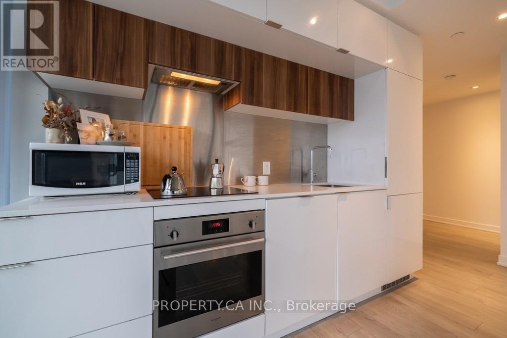 1303 - 185 Roehampton Avenue, Toronto (Mount Pleasant West), Ontario  M4P 1R4 - Photo 1 - C13105990