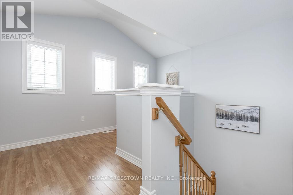 8 Brownley Lane, Essa (Angus), Ontario  L0M 1B0 - Photo 11 - N13105934