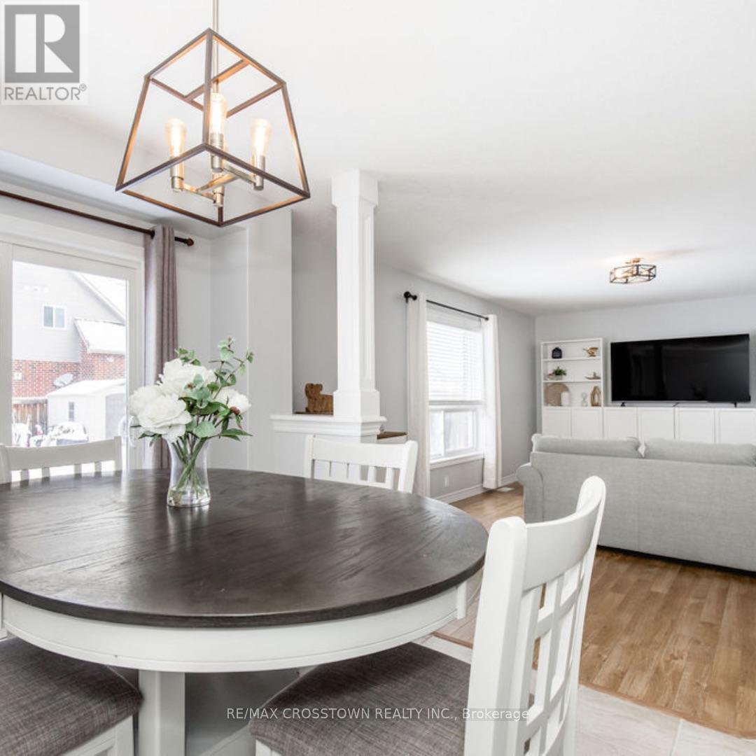 8 Brownley Lane, Essa (Angus), Ontario  L0M 1B0 - Photo 7 - N13105934