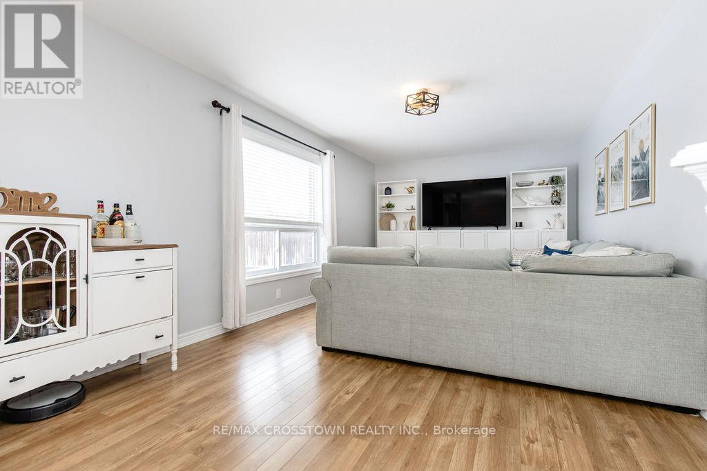 8 Brownley Lane, Essa (Angus), Ontario  L0M 1B0 - Photo 8 - N13105934