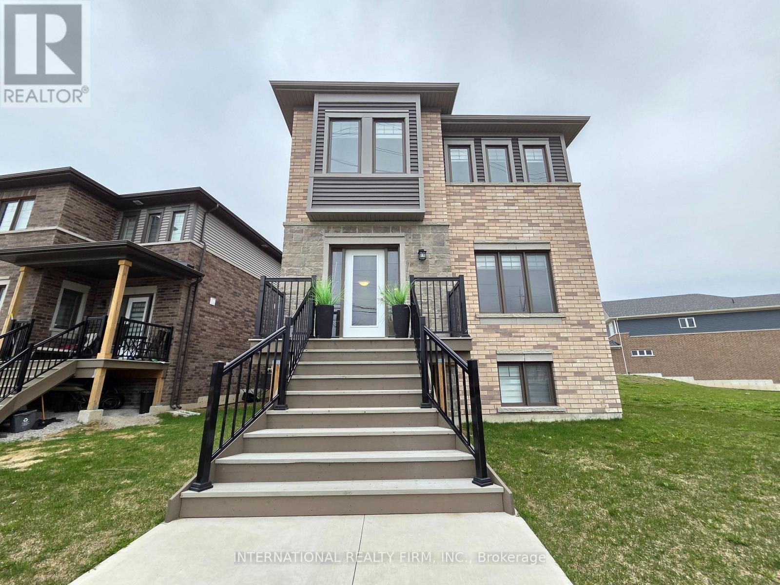 23 Harvest Crescent, Barrie, Ontario  L9J 0T3 - Photo 2 - S13106006