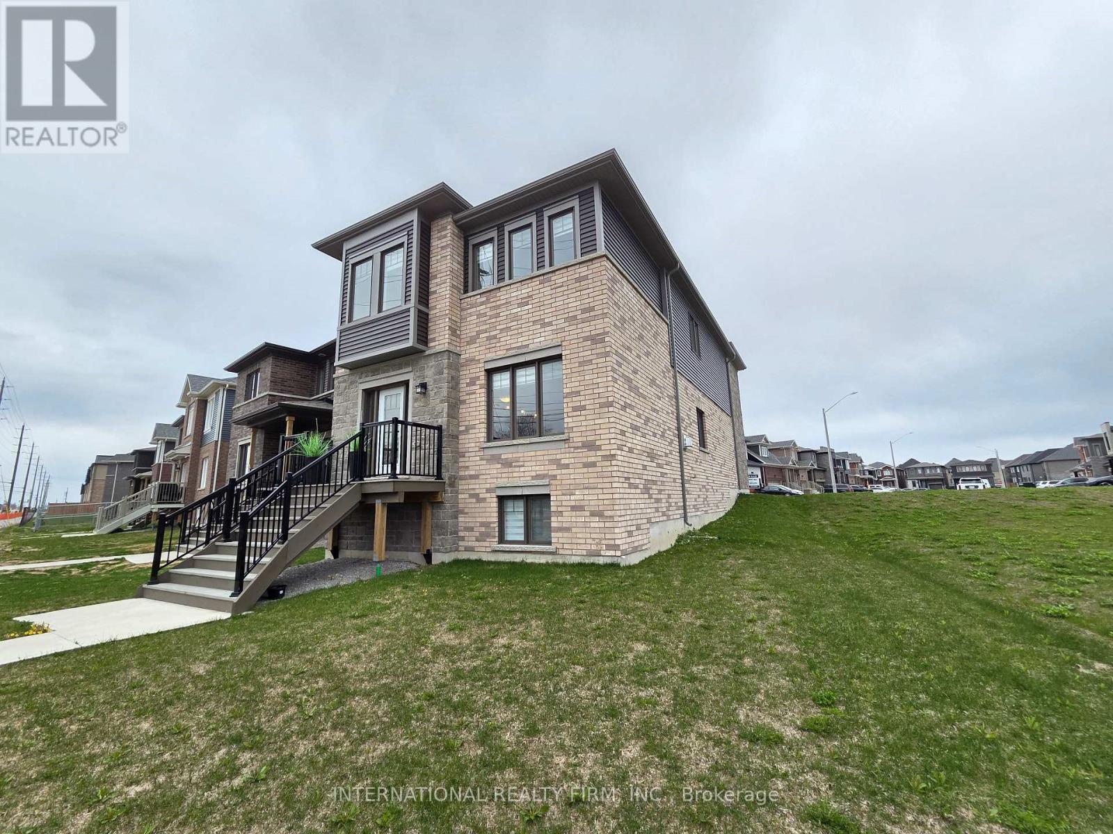 23 Harvest Crescent, Barrie, Ontario  L9J 0T3 - Photo 3 - S13106006