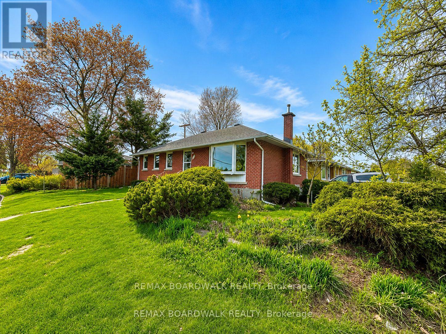 625 Clarke Avenue, Ottawa, Ontario  K1K 0Y6 - Photo 2 - X13100928