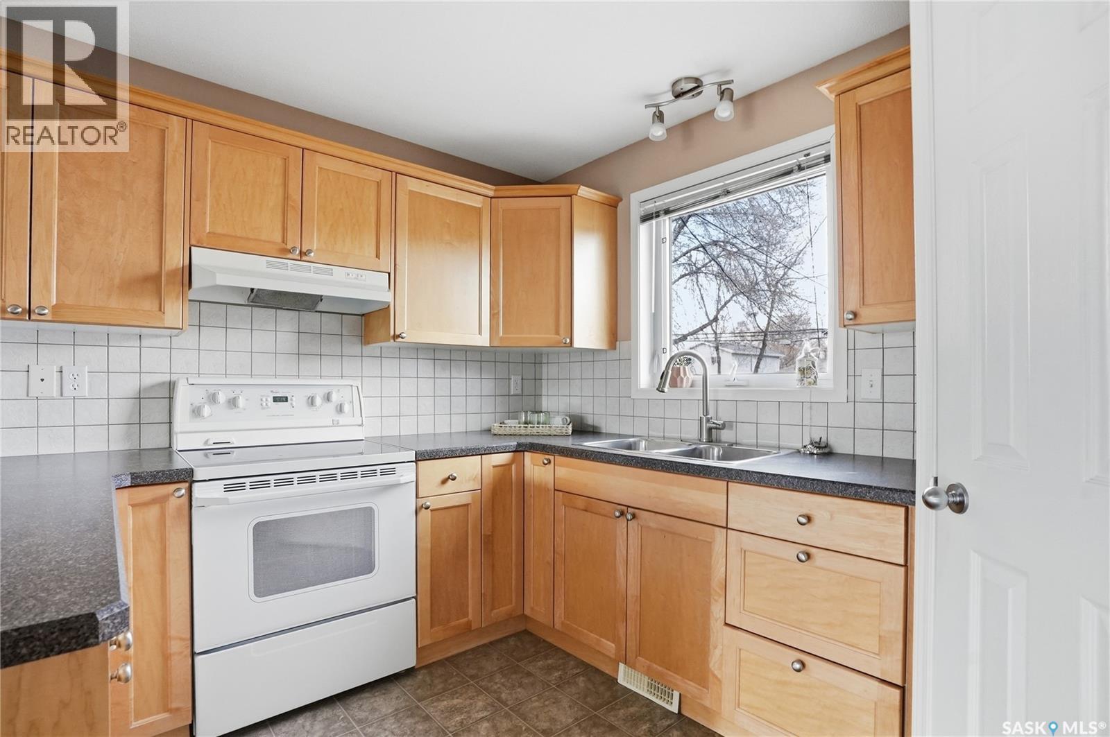 1426b C Avenue N, Saskatoon, Saskatchewan  S7K 1L1 - Photo 14 - SK035435