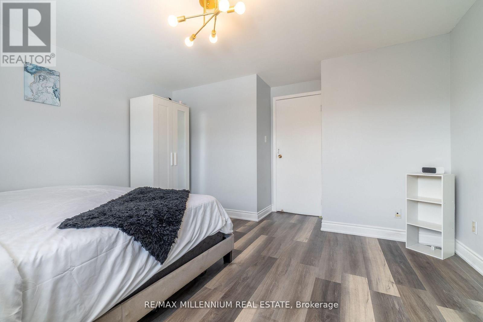 52 Village Court, Brampton (Brampton East), Ontario  L6W 1A6 - Photo 19 - W13105952