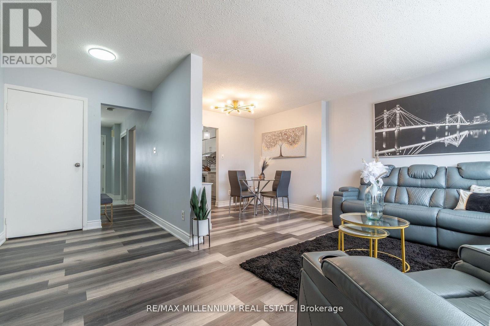 52 Village Court, Brampton (Brampton East), Ontario  L6W 1A6 - Photo 6 - W13105952