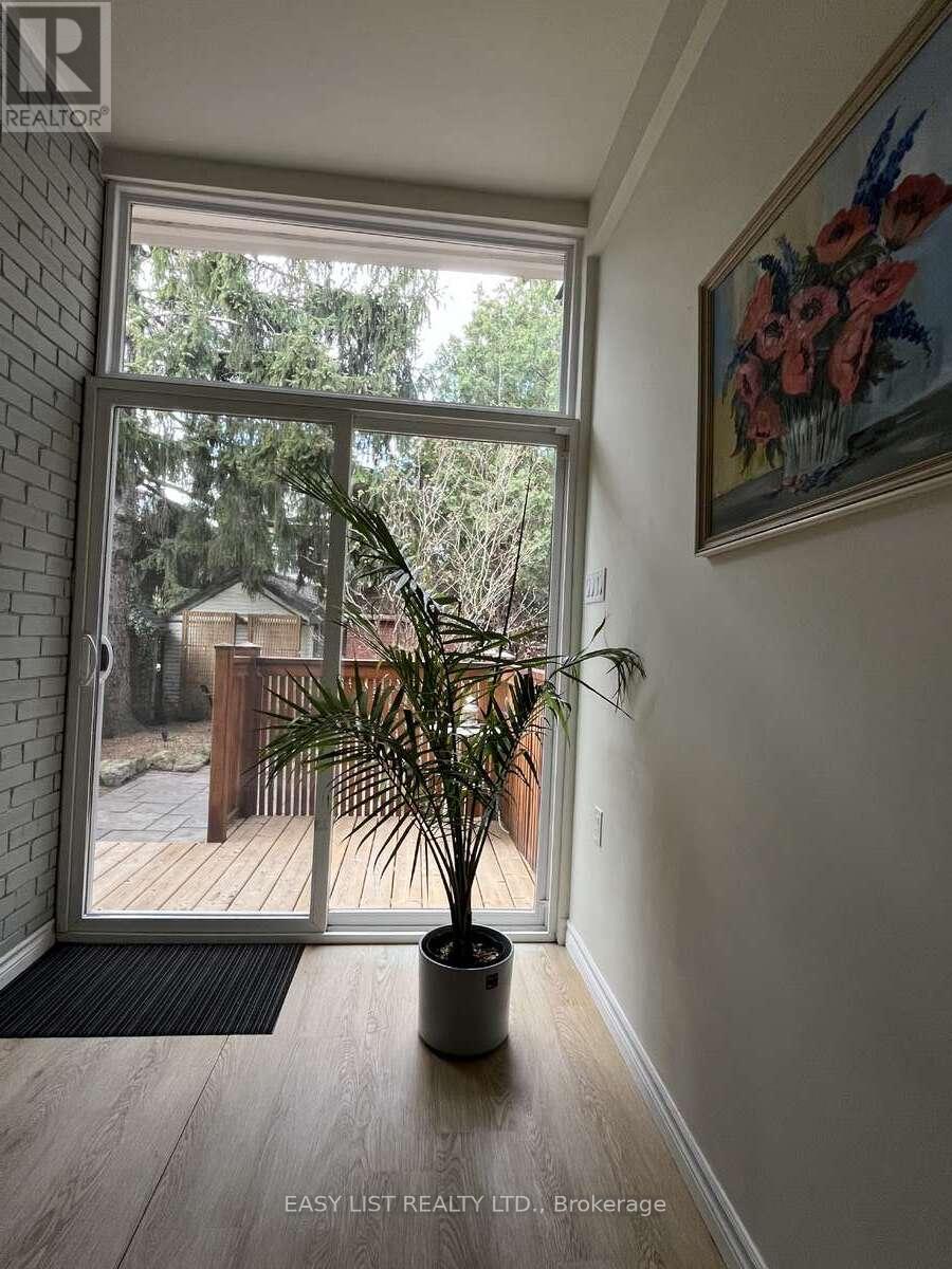 13 Evelyn Crescent, Toronto, Ontario  M6P 3C8 - Photo 16 - W13105988