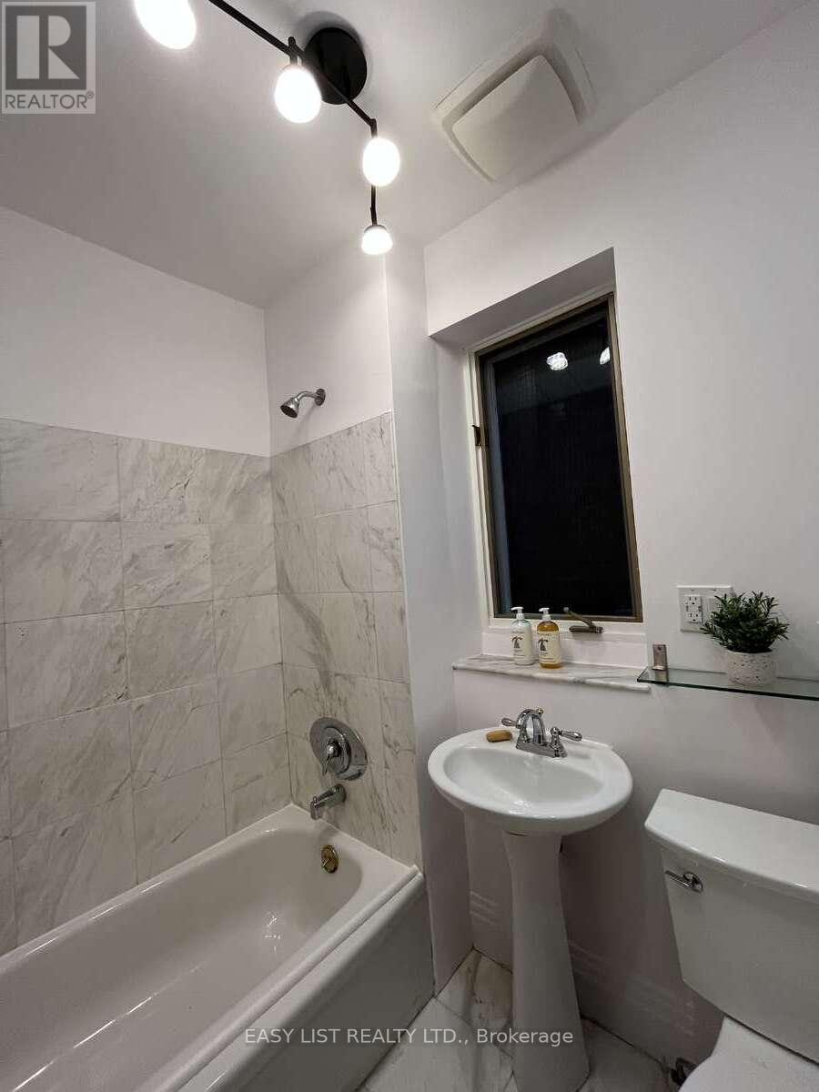 13 Evelyn Crescent, Toronto, Ontario  M6P 3C8 - Photo 26 - W13105988