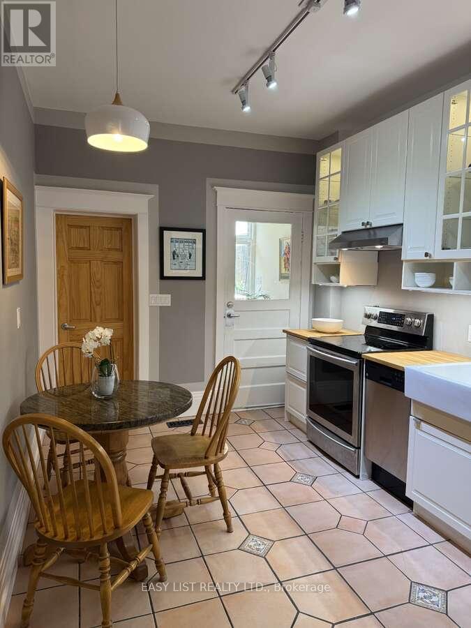 13 Evelyn Crescent, Toronto, Ontario  M6P 3C8 - Photo 7 - W13105988