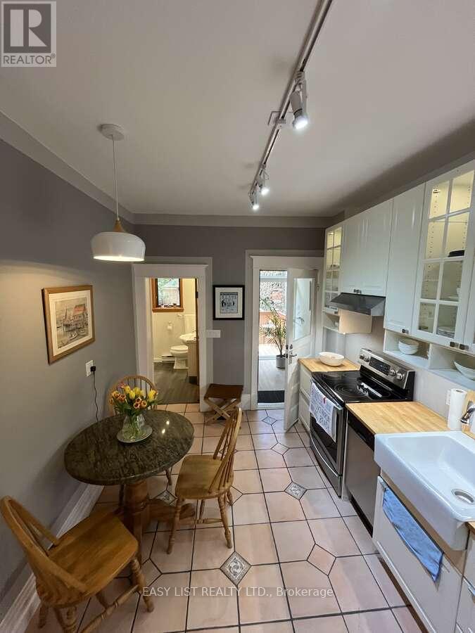 13 Evelyn Crescent, Toronto, Ontario  M6P 3C8 - Photo 9 - W13105988