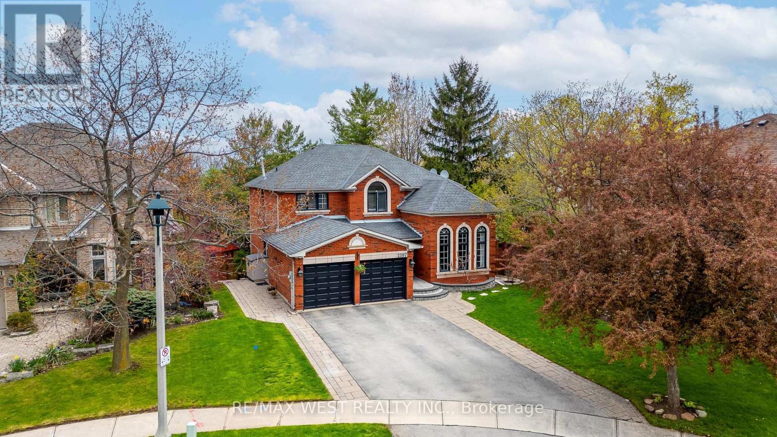 2197 Shaftesbury Court, Oakville, Ontario  L6H 6C6 - Photo 3 - W13105736