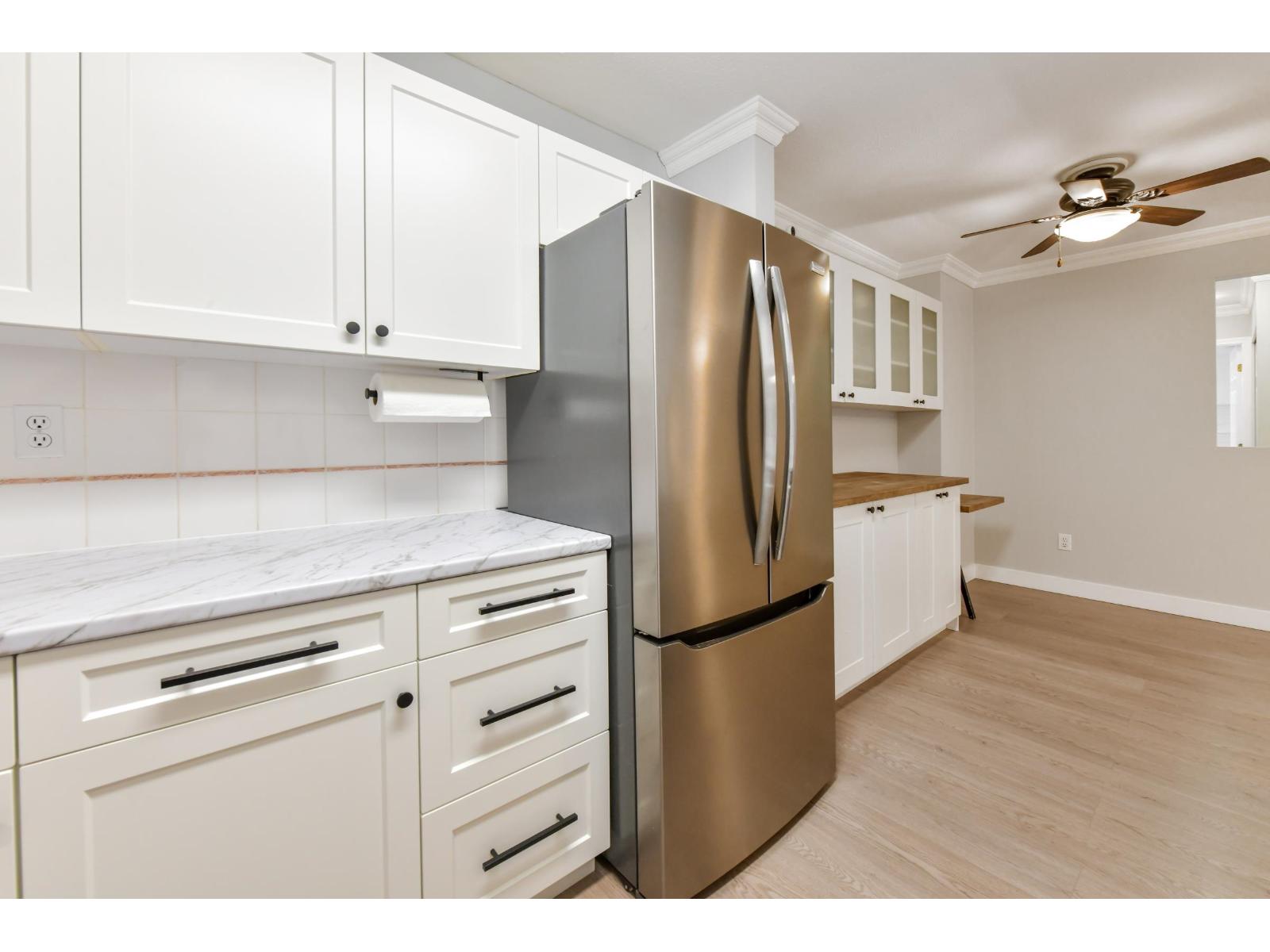 106 1533 Best Street, White Rock, British Columbia  V4B 4E9 - Photo 2 - R3120481