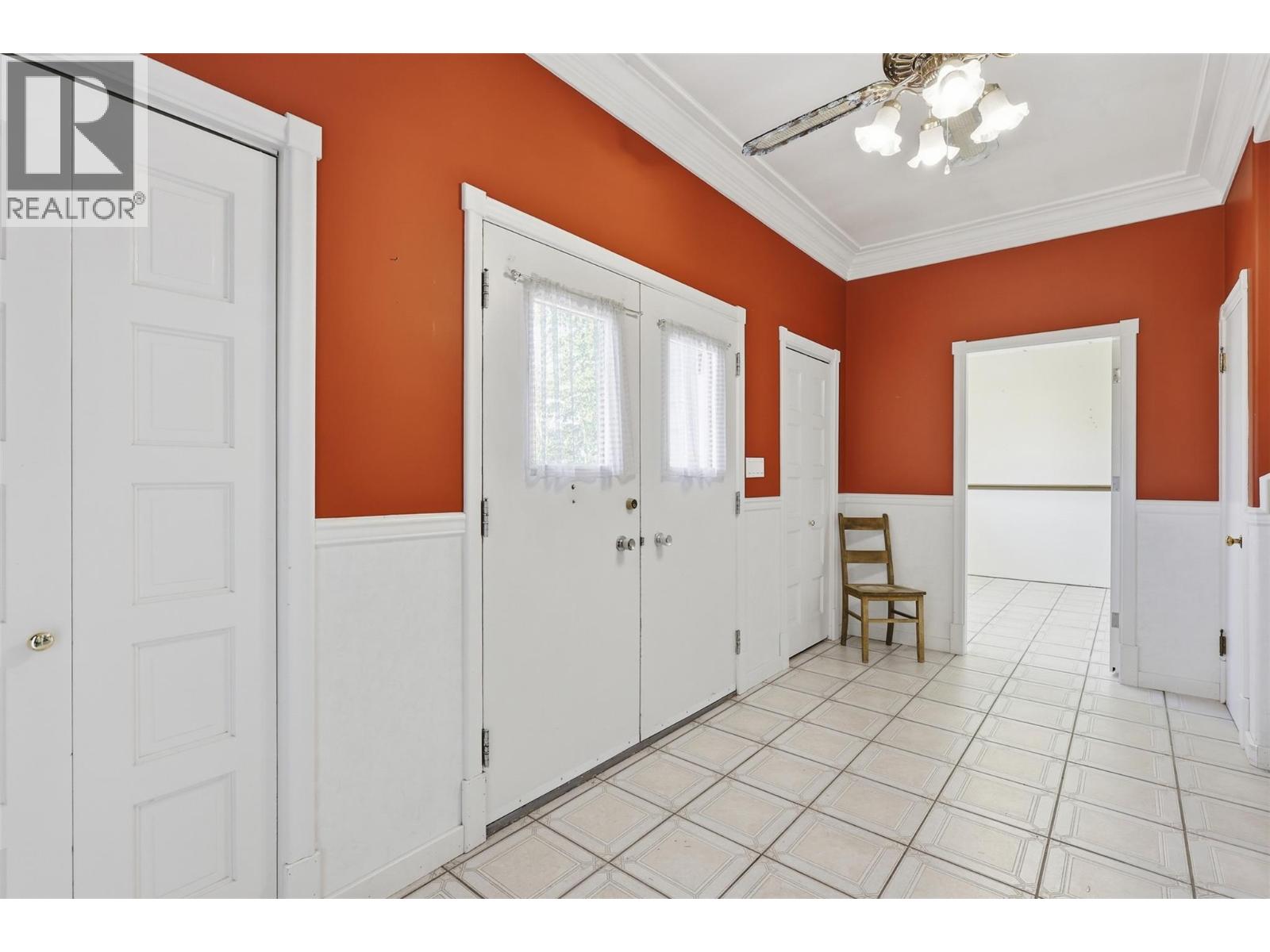5245 Chasey Road, Celista, British Columbia  V0E 1M6 - Photo 6 - 10386810