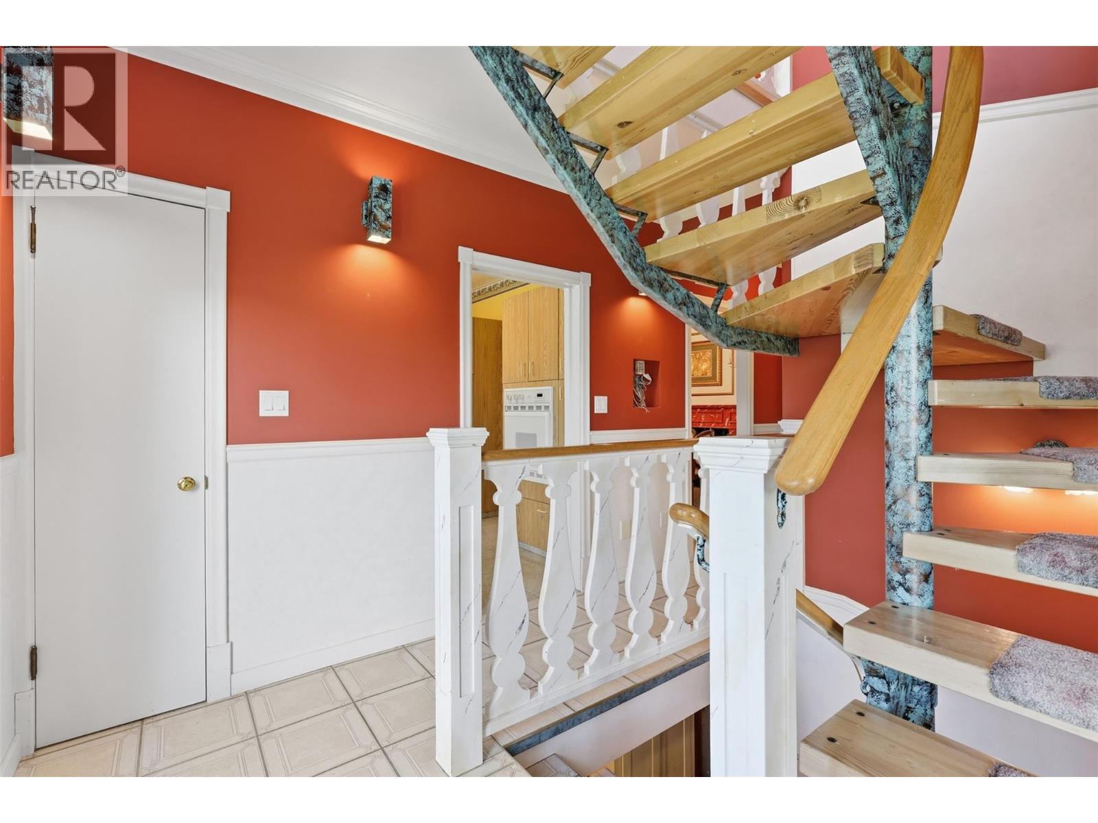 5245 Chasey Road, Celista, British Columbia  V0E 1M6 - Photo 8 - 10386810