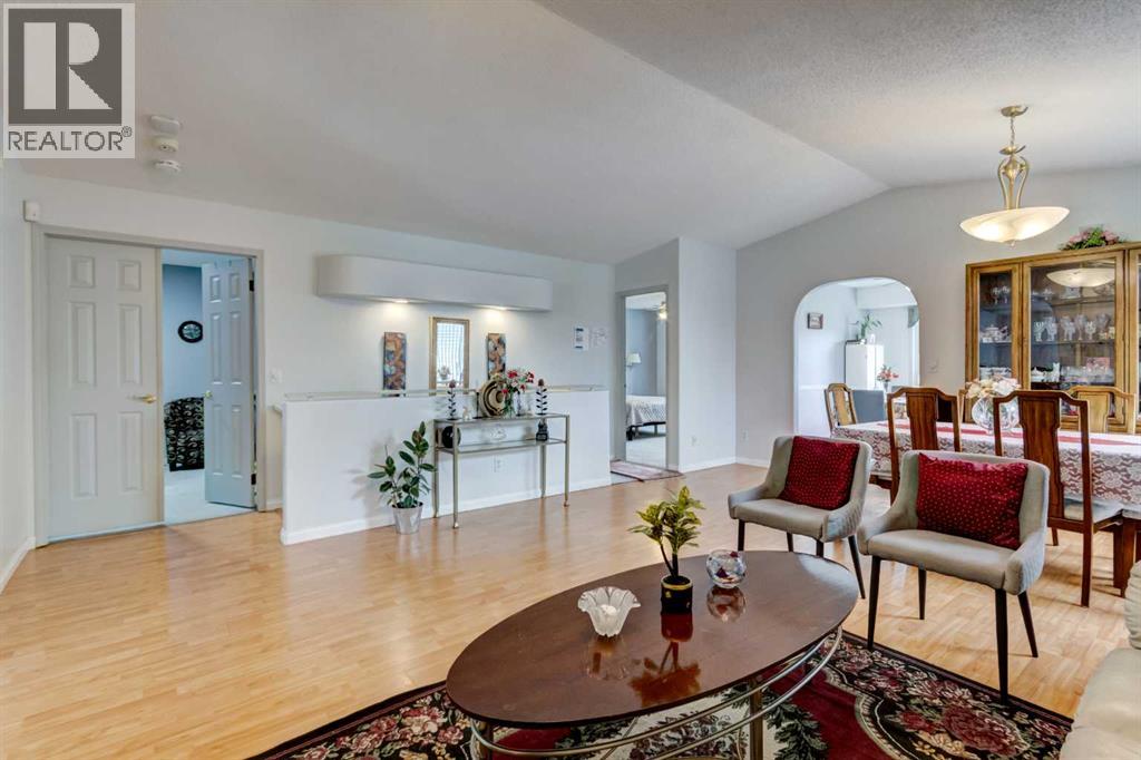 38 Millbank Hill SW, Calgary, Alberta  T2Y 2Y9 - Photo 6 - A2294549
