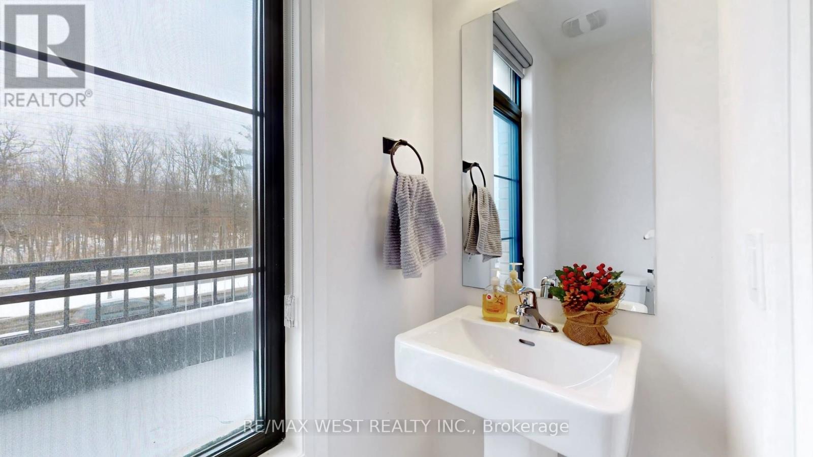 58 De La Roche Drive, Vaughan, Ontario  L4H 5G4 - Photo 17 - N13081024