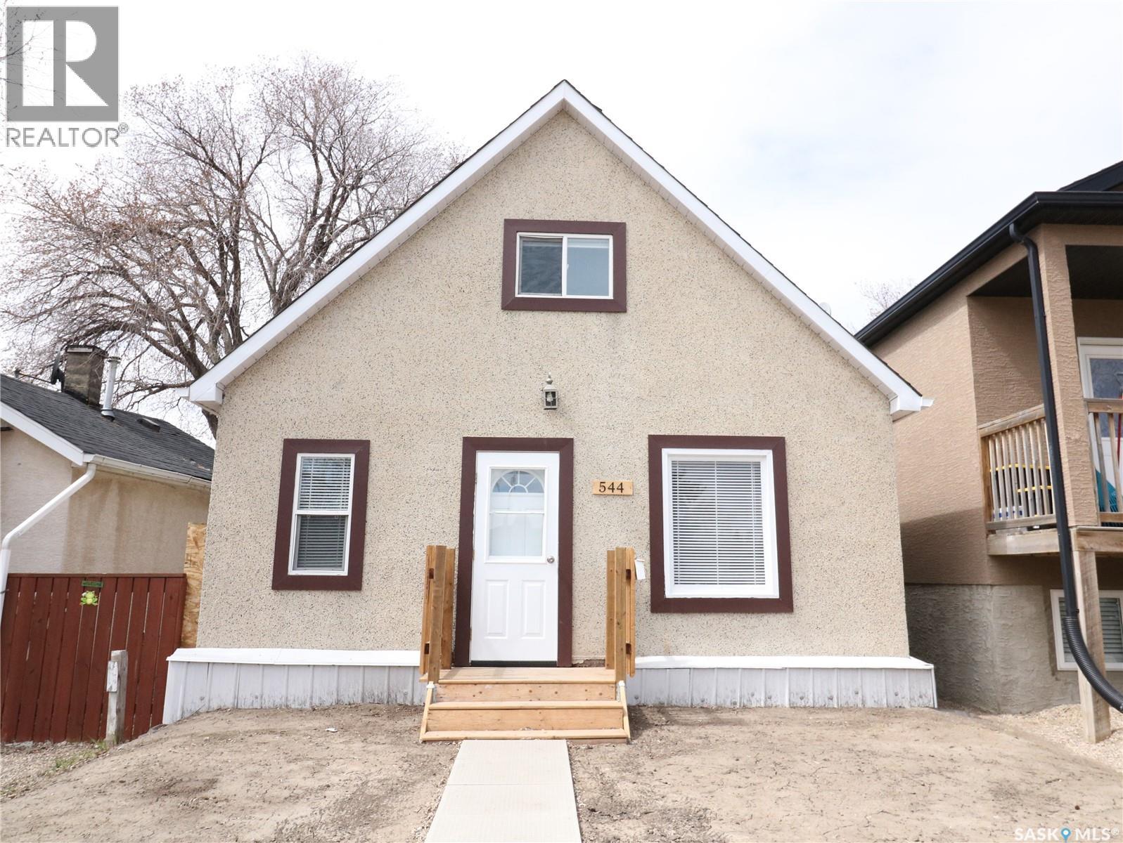 544 Osler Street, Regina, Saskatchewan  S4R 1W1 - Photo 2 - SK035437