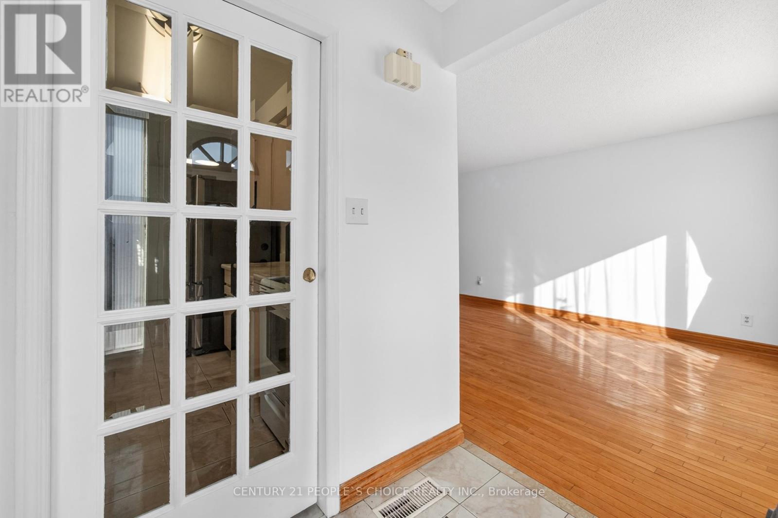 3404 Monica Drive, Mississauga, Ontario  L4T 3E7 - Photo 3 - W12721444