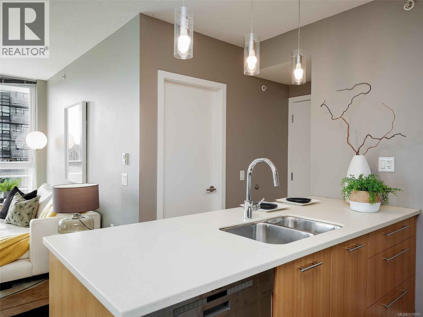 708 834 Johnson St, Victoria, British Columbia  V8W 1N3 - Photo 7 - 1036091
