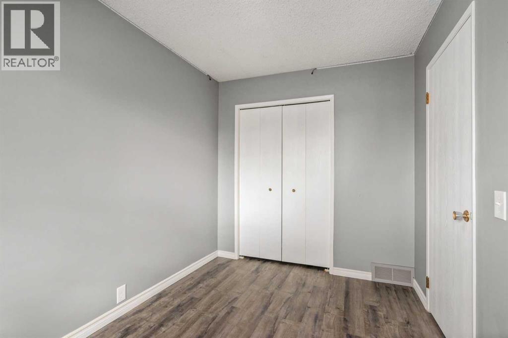 19 Bernard Drive NW, Calgary, Alberta  T3K 2B4 - Photo 15 - A2304566