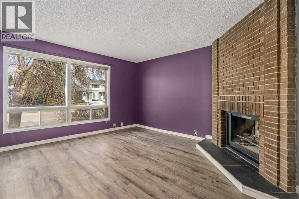 19 Bernard Drive NW, Calgary, Alberta  T3K 2B4 - Photo 5 - A2304566