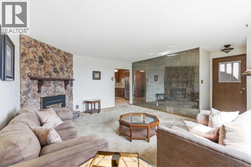 6215 Thorncliffe Drive NW, Calgary, Alberta  T2K 3A6 - Photo 7 - A2308292