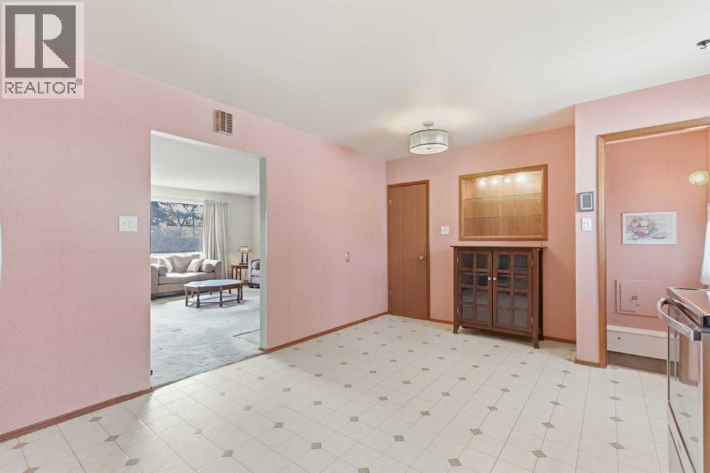 6215 Thorncliffe Drive NW, Calgary, Alberta  T2K 3A6 - Photo 10 - A2308292