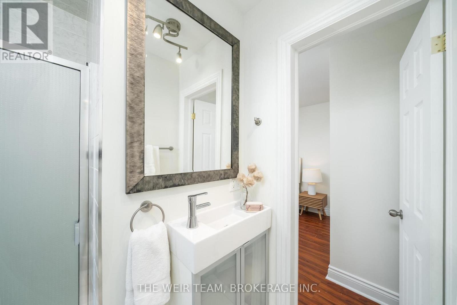10 Eldon Avenue, Toronto, Ontario  M4C 5G1 - Photo 15 - E13106058