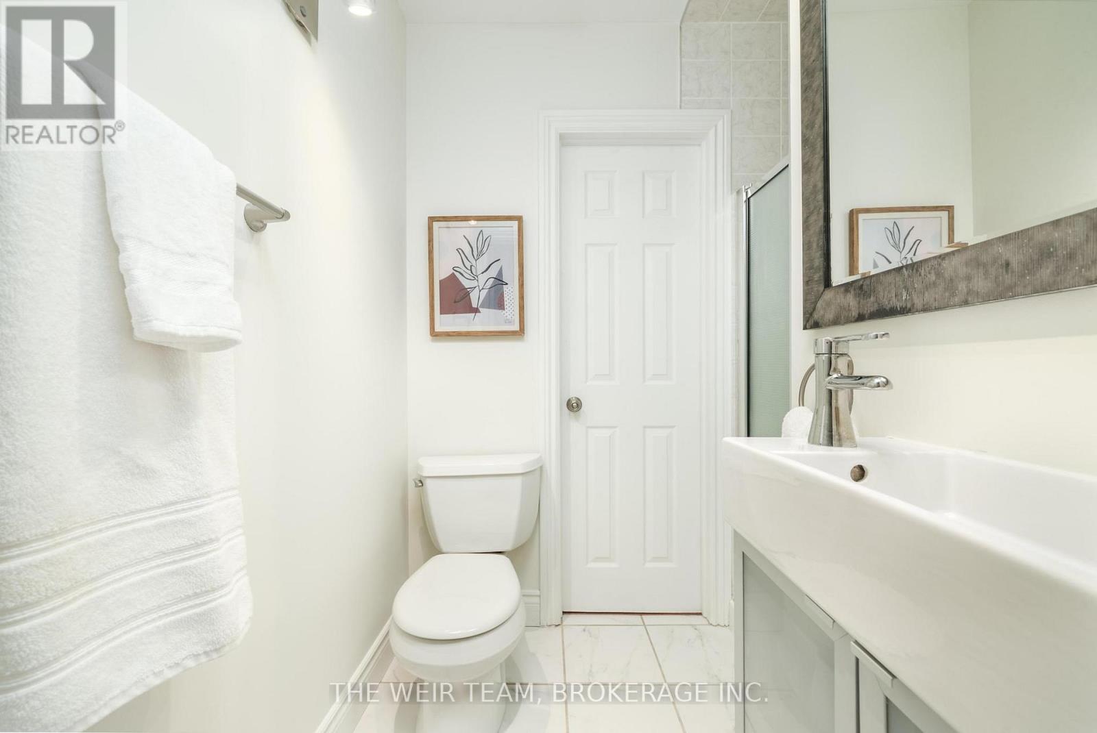 10 Eldon Avenue, Toronto, Ontario  M4C 5G1 - Photo 16 - E13106058