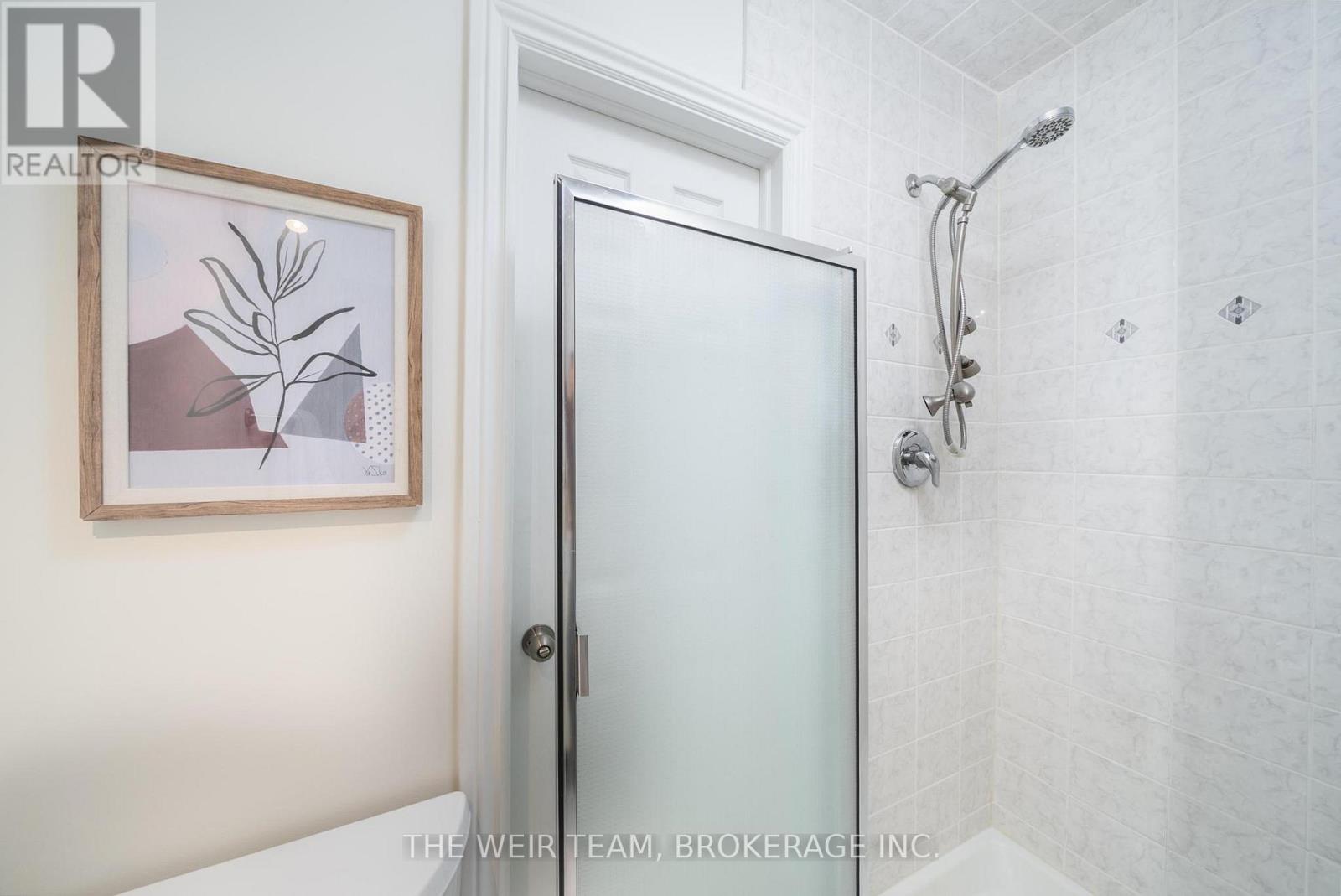 10 Eldon Avenue, Toronto, Ontario  M4C 5G1 - Photo 17 - E13106058