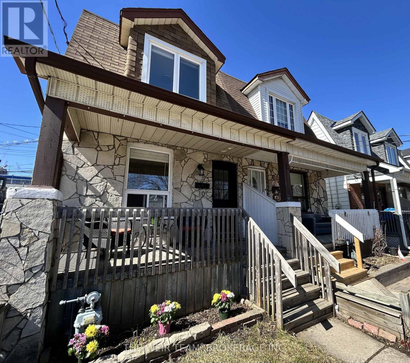 10 Eldon Avenue, Toronto, Ontario  M4C 5G1 - Photo 2 - E13106058